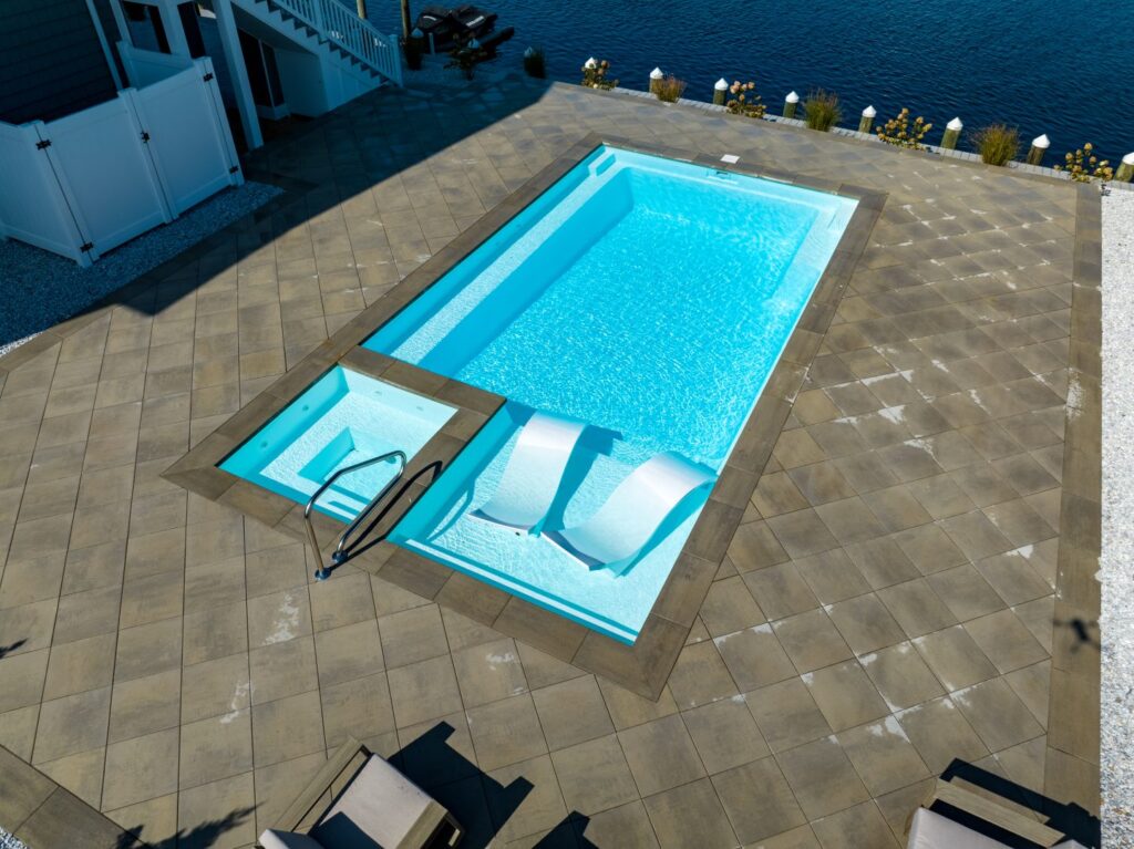 glimmerglass fiberglass pools - MGK Pools Inc Fiberglass Pool With Spa & Tanning Ledge